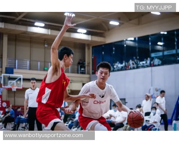 锡安赤膊上身展现惊人天赋NBL社媒热议他的强壮体魄与运动能力 锡安赤膊上身展现惊人天赋NBL社媒热议他的强壮体魄与运动能力